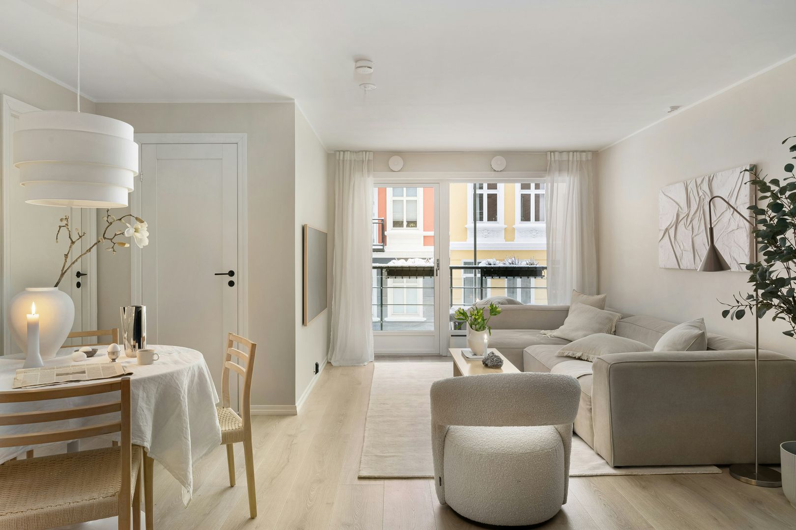 Nội thất phòng khách biệt thự thanh lịch, sang trọng